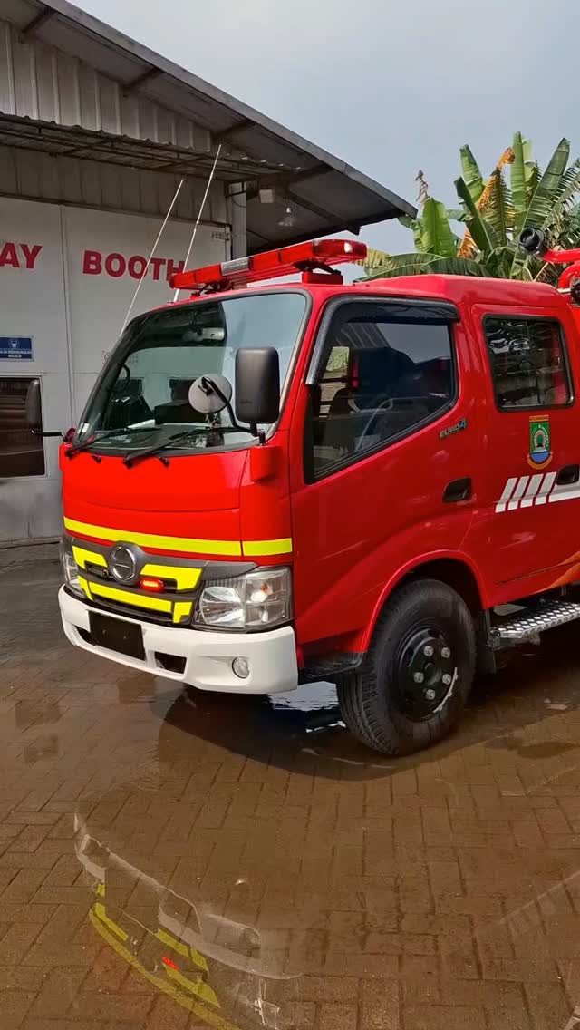 Fire Truck 4.000 Liter, Tangerang punya, dengan kapasitas pompa mencapai 600 gpm dari Waterous
#firedomefiretruck #damkar #fypp #damkartangerang #waterous
Jgn lupa follow juga tiktok kami @firedomefiretruck